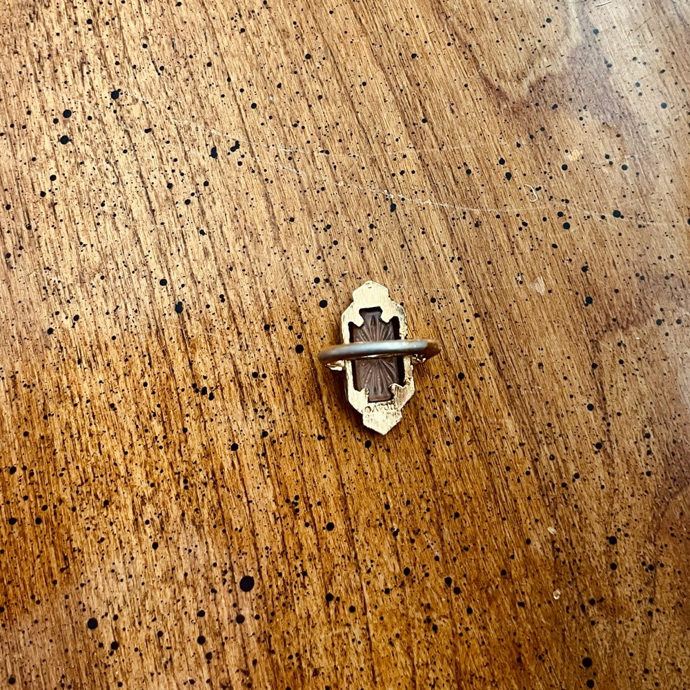 ✨ Vintage Avon ‘Frostlights’ Art Deco Camphor Glass Gold Tone Ring – Size 7 ✨ - Picture 3 of 7